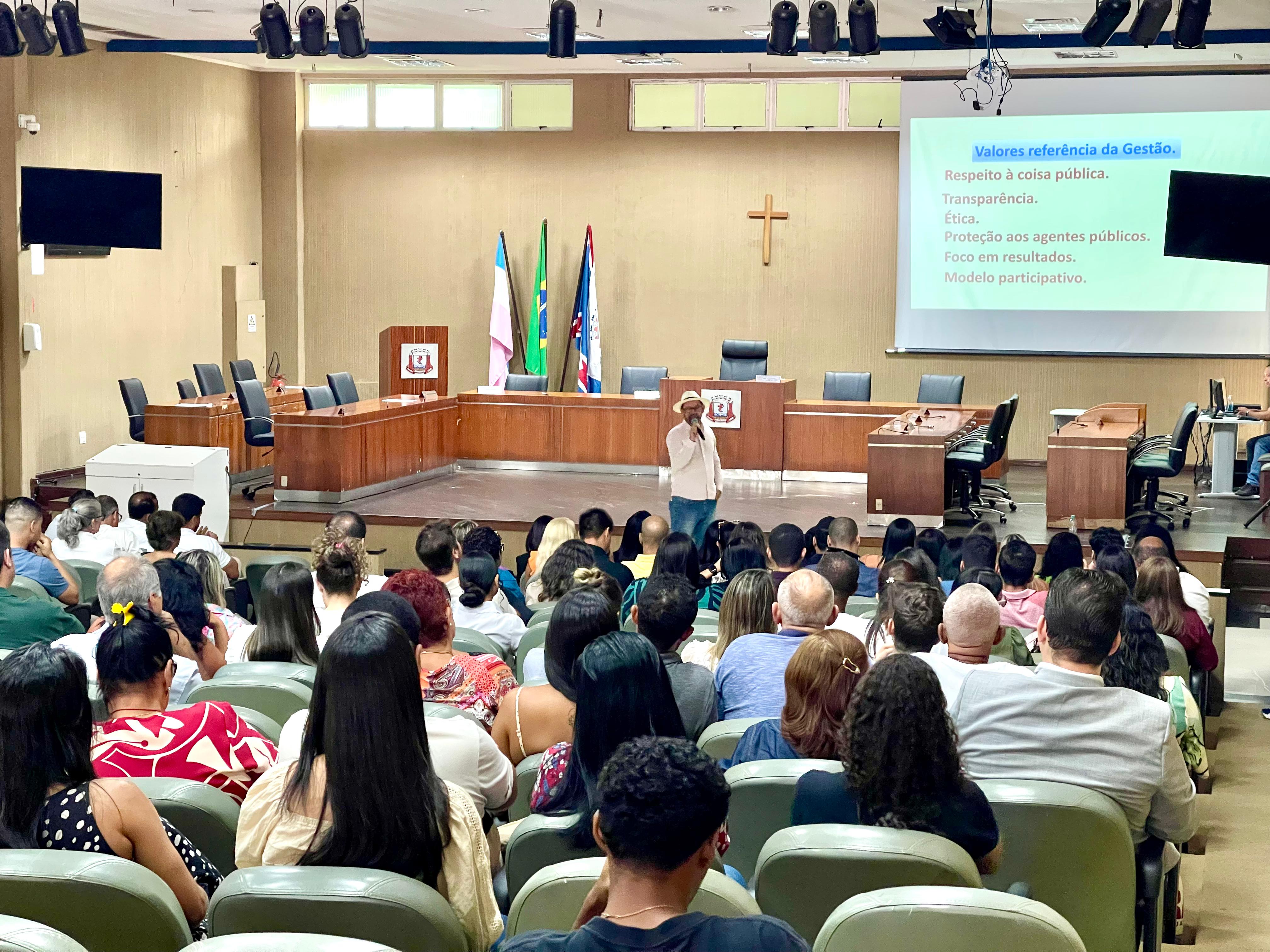 PRESIDENTE DESTACA PARCERIA COM SERVIDORES E DEMAIS VEREADORES NA CONDUÇÃO DA NOVA GESTÃO 